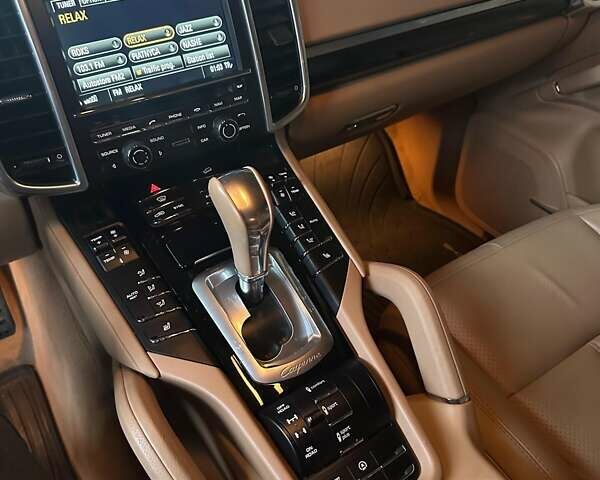 Белый Порше Каен, объемом двигателя 3.6 л и пробегом 95 тыс. км за 39000 $, фото 5 на Automoto.ua