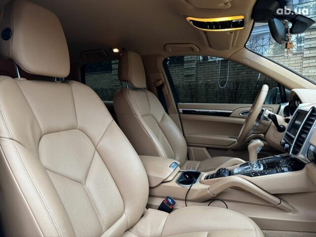 Білий Порше Cayenne, об'ємом двигуна 3.6 л та пробігом 96 тис. км за 39690 $, фото 31 на Automoto.ua
