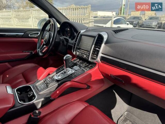 Белый Порше Каен, объемом двигателя 2.97 л и пробегом 189 тыс. км за 35900 $, фото 101 на Automoto.ua