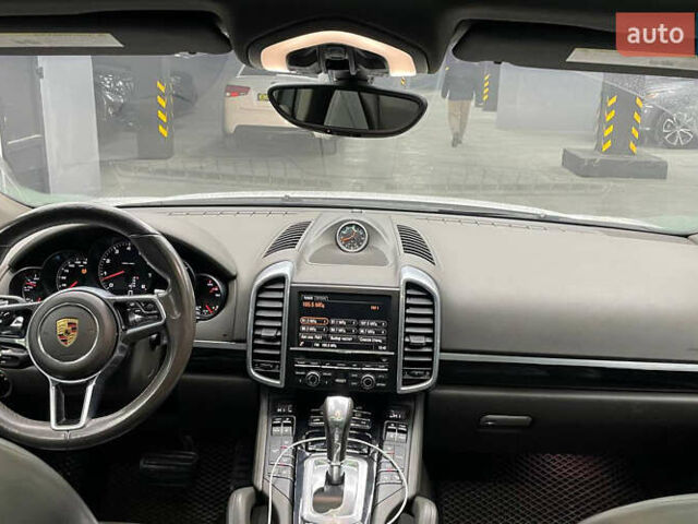 Білий Порше Cayenne, об'ємом двигуна 3.6 л та пробігом 152 тис. км за 28700 $, фото 8 на Automoto.ua