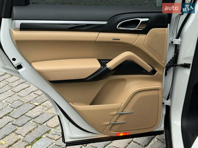 Белый Порше Каен, объемом двигателя 3 л и пробегом 98 тыс. км за 39700 $, фото 19 на Automoto.ua