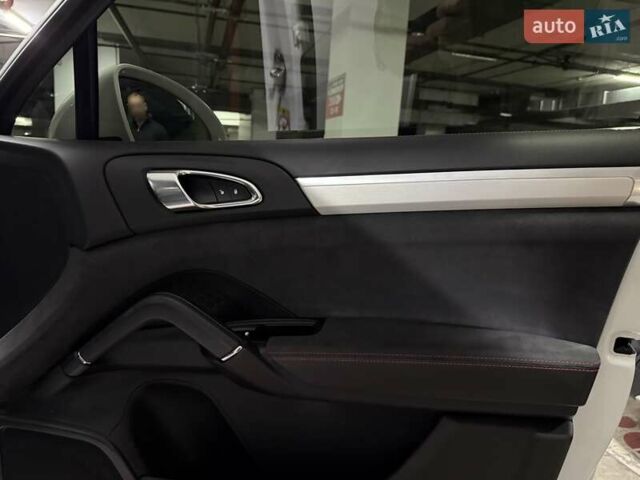 Білий Порше Cayenne, об'ємом двигуна 3.6 л та пробігом 139 тис. км за 29999 $, фото 69 на Automoto.ua