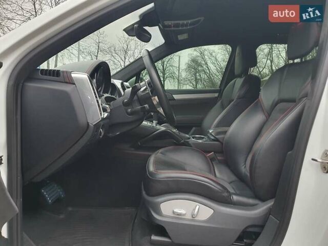 Белый Порше Каен, объемом двигателя 3.6 л и пробегом 143 тыс. км за 39999 $, фото 27 на Automoto.ua