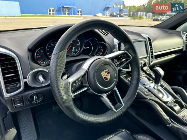 Белый Порше Каен, объемом двигателя 2.97 л и пробегом 180 тыс. км за 32000 $, фото 16 на Automoto.ua