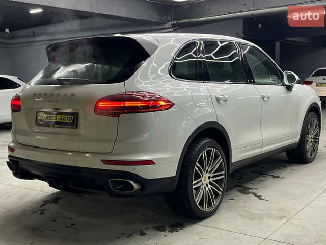 Білий Порше Cayenne, об'ємом двигуна 3.6 л та пробігом 152 тис. км за 28700 $, фото 5 на Automoto.ua