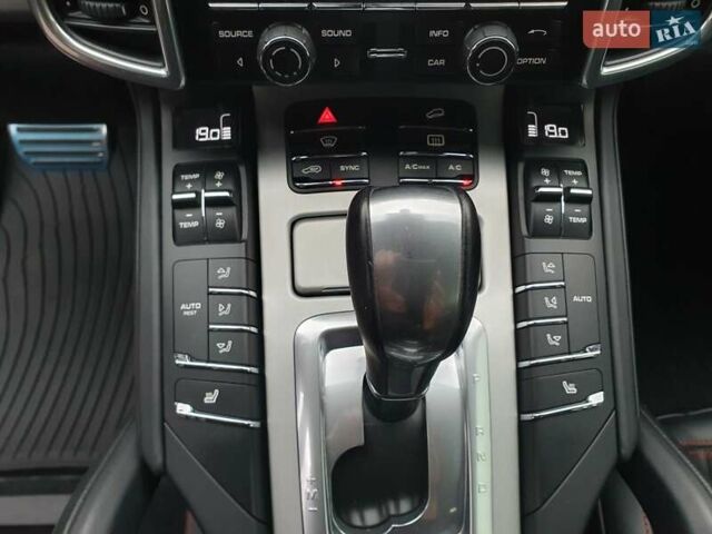 Белый Порше Каен, объемом двигателя 3.6 л и пробегом 143 тыс. км за 39999 $, фото 42 на Automoto.ua