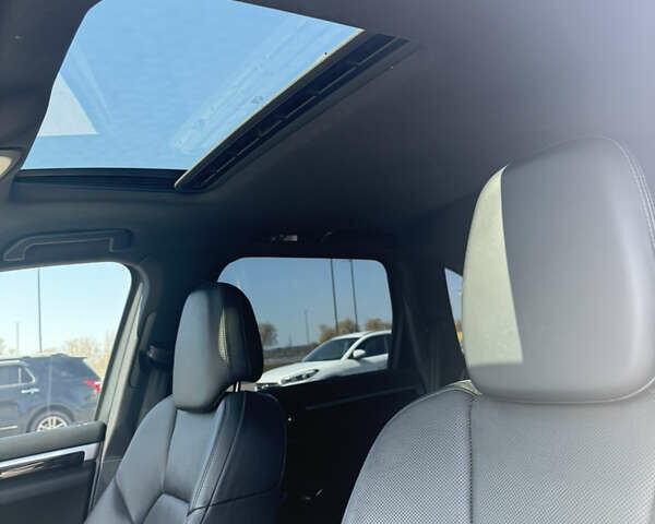 Білий Порше Cayenne, об'ємом двигуна 3 л та пробігом 40 тис. км за 49800 $, фото 12 на Automoto.ua
