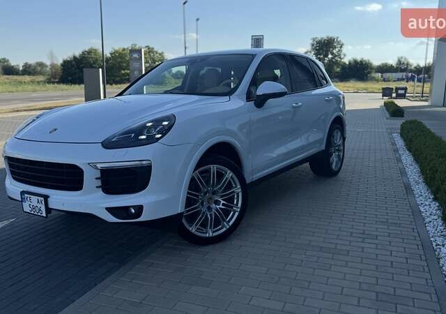 Белый Порше Каен, объемом двигателя 3.6 л и пробегом 70 тыс. км за 32000 $, фото 3 на Automoto.ua