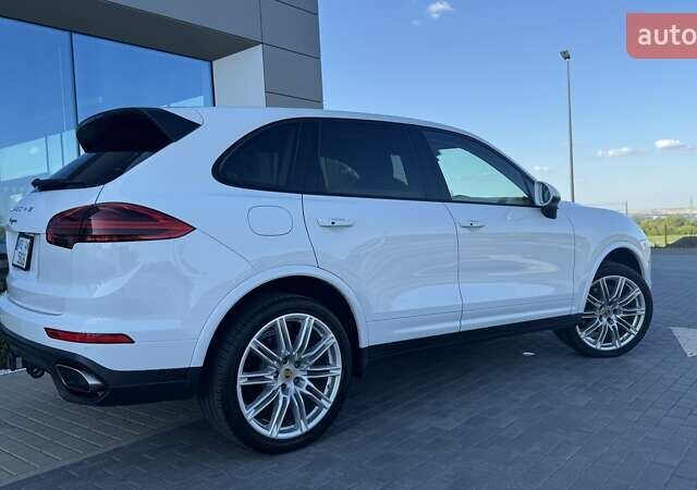 Белый Порше Каен, объемом двигателя 3.6 л и пробегом 70 тыс. км за 32000 $, фото 8 на Automoto.ua