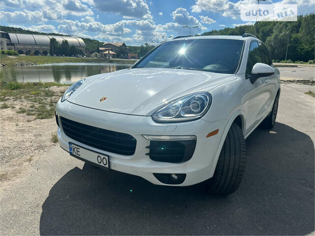 Белый Порше Каен, объемом двигателя 3.6 л и пробегом 130 тыс. км за 35000 $, фото 3 на Automoto.ua