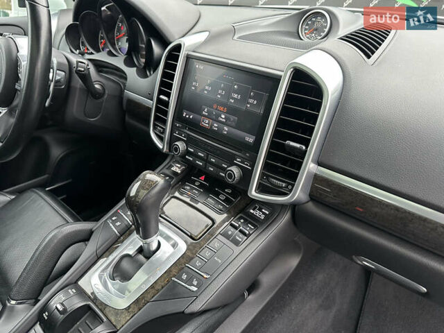 Белый Порше Каен, объемом двигателя 3.6 л и пробегом 62 тыс. км за 29999 $, фото 27 на Automoto.ua