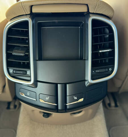 Білий Порше Cayenne, об'ємом двигуна 3 л та пробігом 99 тис. км за 32500 $, фото 27 на Automoto.ua