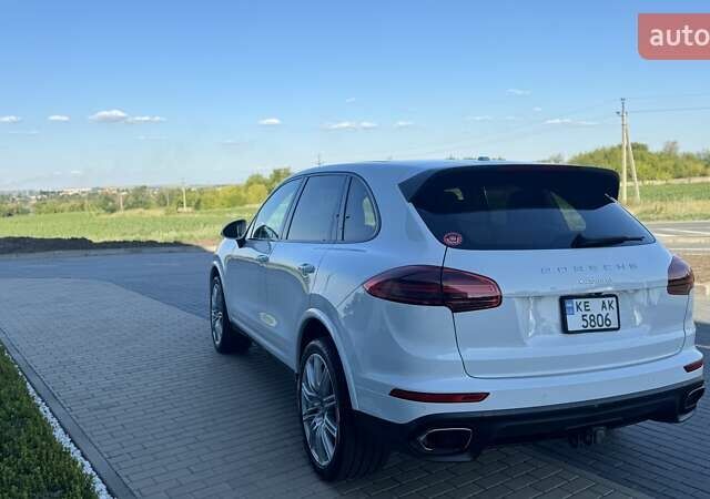 Белый Порше Каен, объемом двигателя 3.6 л и пробегом 70 тыс. км за 32000 $, фото 13 на Automoto.ua
