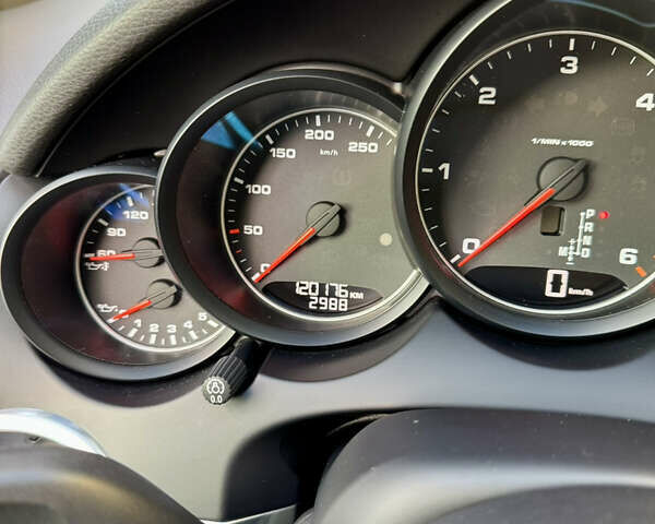 Белый Порше Каен, объемом двигателя 2.97 л и пробегом 120 тыс. км за 43500 $, фото 4 на Automoto.ua