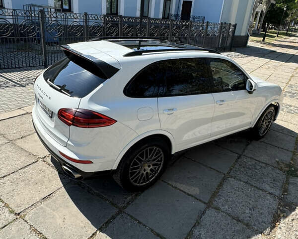 Белый Порше Каен, объемом двигателя 3.6 л и пробегом 115 тыс. км за 27000 $, фото 2 на Automoto.ua