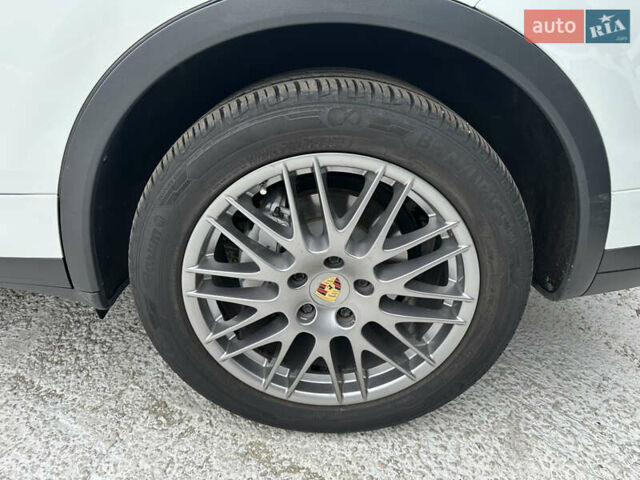 Белый Порше Каен, объемом двигателя 3.6 л и пробегом 62 тыс. км за 29999 $, фото 35 на Automoto.ua