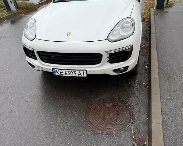 Порше Cayenne 2016 у Києві на Automoto.ua Білий Порше Cayenne, об'ємом двигуна 3.6 л та пробігом 167 тис. км за 24000 $, фото 10 на Automoto.ua