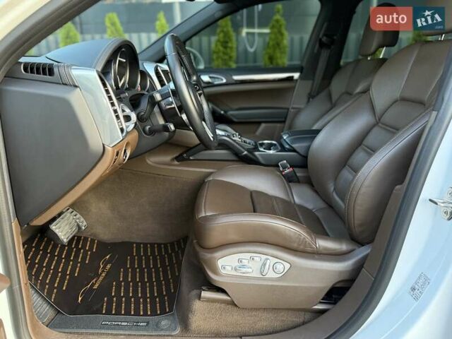 Белый Порше Каен, объемом двигателя 4.13 л и пробегом 123 тыс. км за 49900 $, фото 9 на Automoto.ua