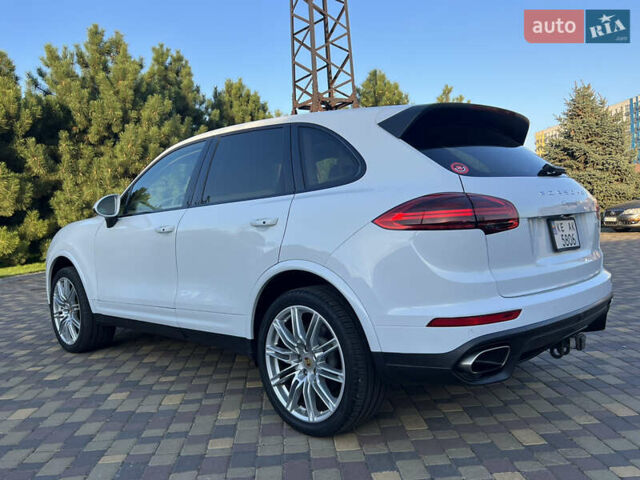 Білий Порше Cayenne, об'ємом двигуна 3.6 л та пробігом 68 тис. км за 27999 $, фото 4 на Automoto.ua