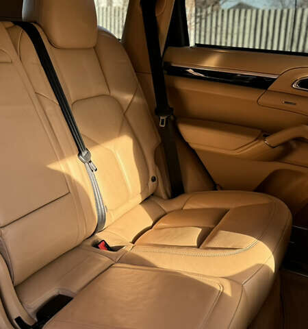 Білий Порше Cayenne, об'ємом двигуна 3 л та пробігом 99 тис. км за 32500 $, фото 26 на Automoto.ua