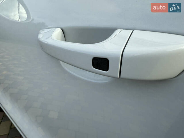 Белый Порше Каен, объемом двигателя 3.6 л и пробегом 70 тыс. км за 27000 $, фото 42 на Automoto.ua