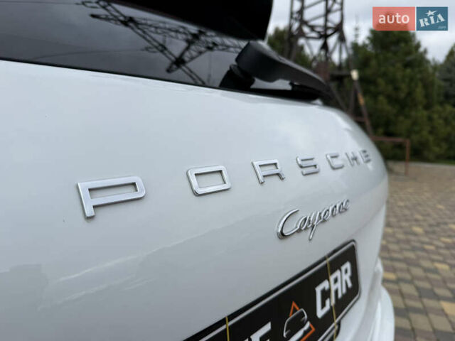 Белый Порше Каен, объемом двигателя 3.6 л и пробегом 70 тыс. км за 27000 $, фото 10 на Automoto.ua