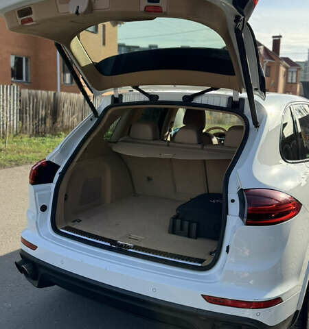 Білий Порше Cayenne, об'ємом двигуна 3 л та пробігом 99 тис. км за 32500 $, фото 11 на Automoto.ua