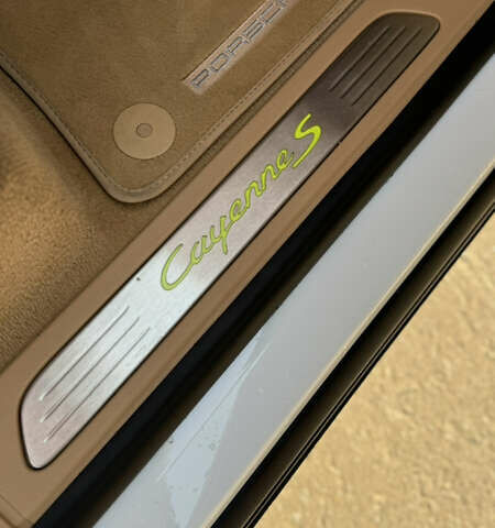 Білий Порше Cayenne, об'ємом двигуна 3 л та пробігом 99 тис. км за 32500 $, фото 30 на Automoto.ua