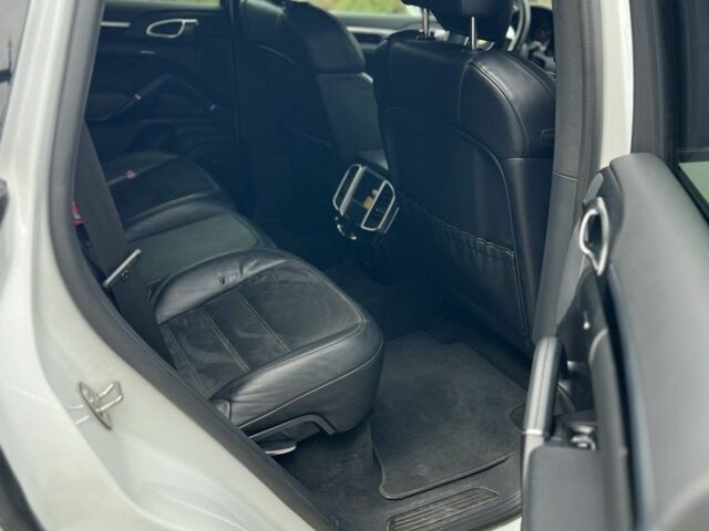 Білий Порше Cayenne, об'ємом двигуна 3 л та пробігом 104 тис. км за 35352 $, фото 9 на Automoto.ua