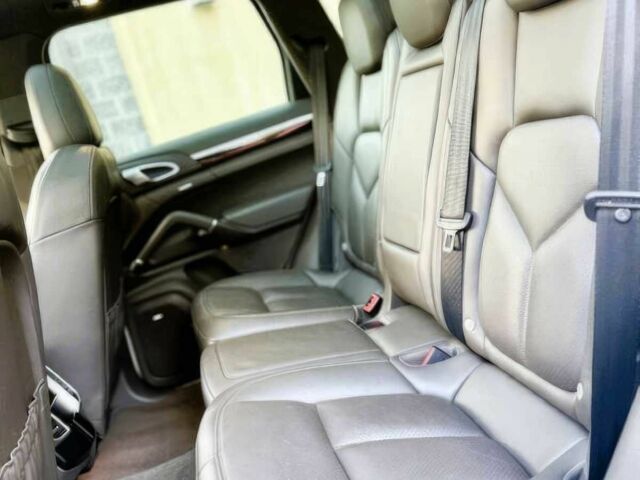 Білий Порше Cayenne, об'ємом двигуна 3.6 л та пробігом 71 тис. км за 16000 $, фото 9 на Automoto.ua