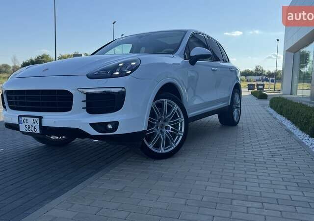 Белый Порше Каен, объемом двигателя 3.6 л и пробегом 70 тыс. км за 32000 $, фото 4 на Automoto.ua