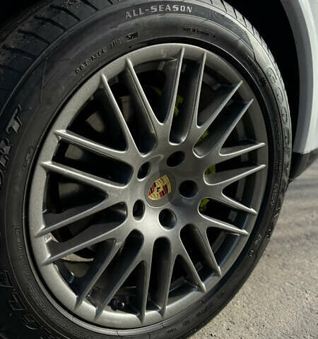 Білий Порше Cayenne, об'ємом двигуна 3 л та пробігом 99 тис. км за 32500 $, фото 15 на Automoto.ua