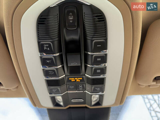 Белый Порше Каен, объемом двигателя 3.6 л и пробегом 70 тыс. км за 27000 $, фото 36 на Automoto.ua