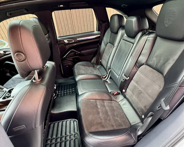 Белый Порше Каен, объемом двигателя 2.97 л и пробегом 120 тыс. км за 43500 $, фото 9 на Automoto.ua