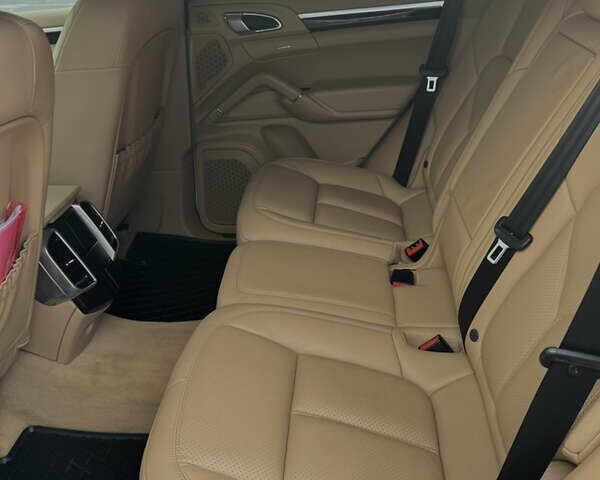 Белый Порше Каен, объемом двигателя 3.6 л и пробегом 98 тыс. км за 33999 $, фото 5 на Automoto.ua