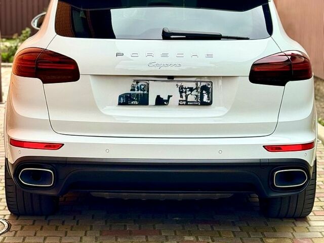 Белый Порше Каен, объемом двигателя 3 л и пробегом 120 тыс. км за 43500 $, фото 1 на Automoto.ua