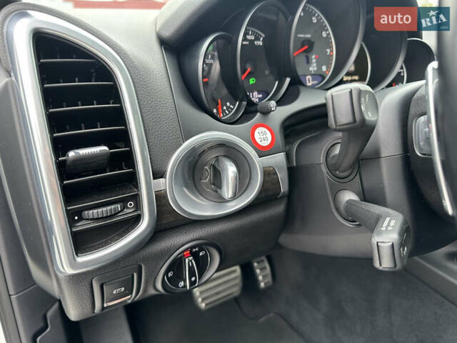 Белый Порше Каен, объемом двигателя 3.6 л и пробегом 62 тыс. км за 29999 $, фото 11 на Automoto.ua