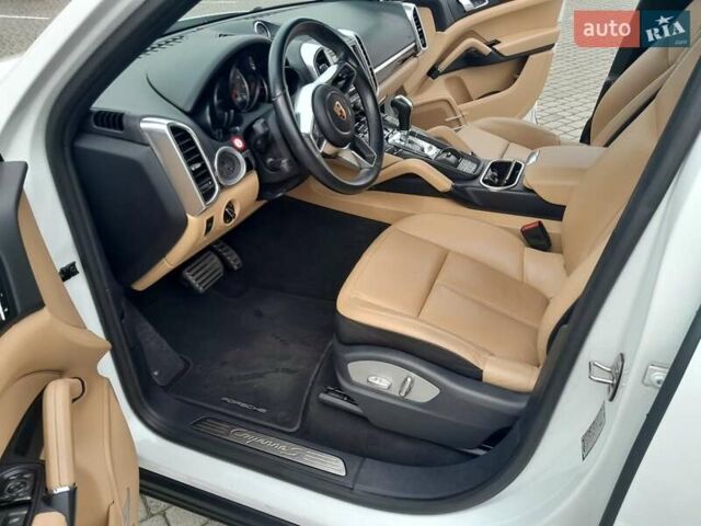 Белый Порше Каен, объемом двигателя 3.6 л и пробегом 150 тыс. км за 30000 $, фото 1 на Automoto.ua