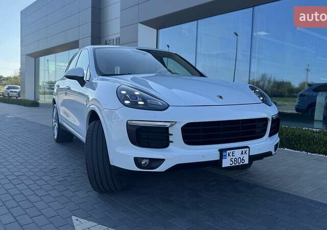 Белый Порше Каен, объемом двигателя 3.6 л и пробегом 70 тыс. км за 32000 $, фото 1 на Automoto.ua