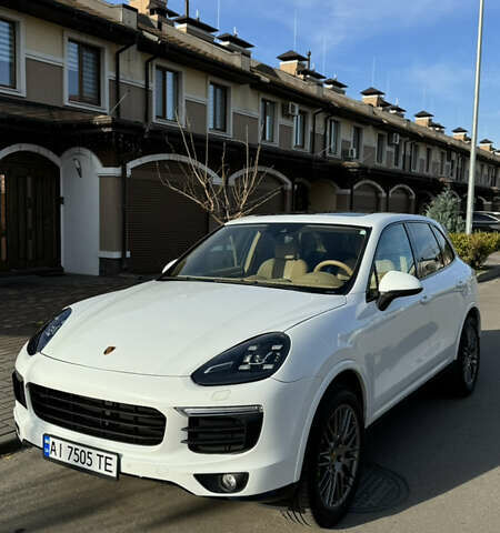 Білий Порше Cayenne, об'ємом двигуна 3 л та пробігом 99 тис. км за 32500 $, фото 3 на Automoto.ua