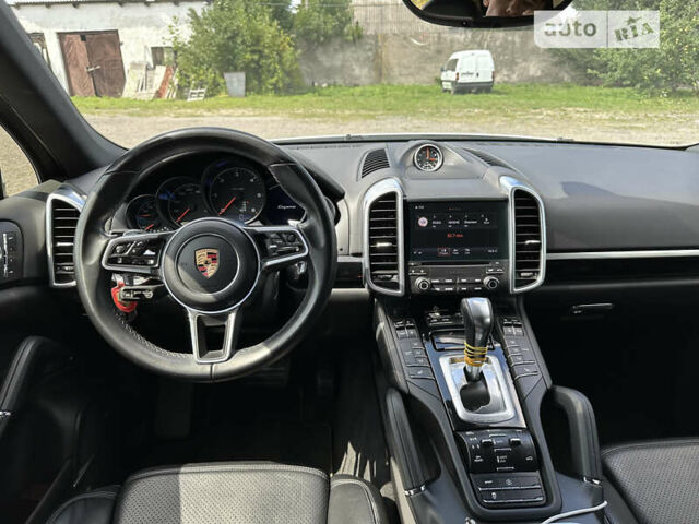Белый Порше Каен, объемом двигателя 2.97 л и пробегом 140 тыс. км за 38500 $, фото 43 на Automoto.ua