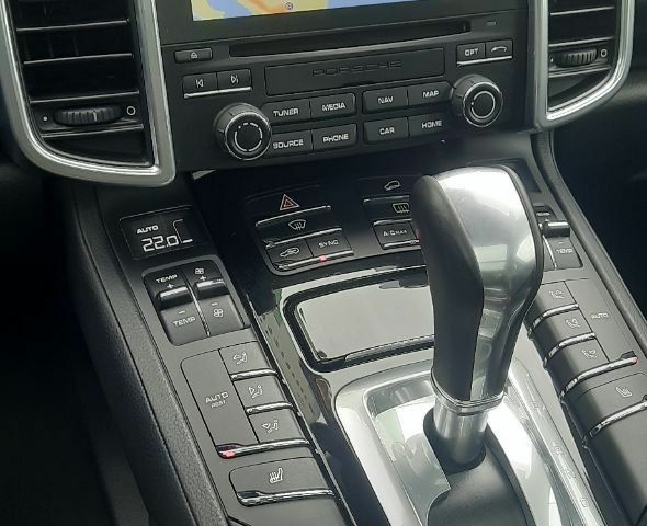 Білий Порше Cayenne, об'ємом двигуна 3 л та пробігом 104 тис. км за 35352 $, фото 12 на Automoto.ua
