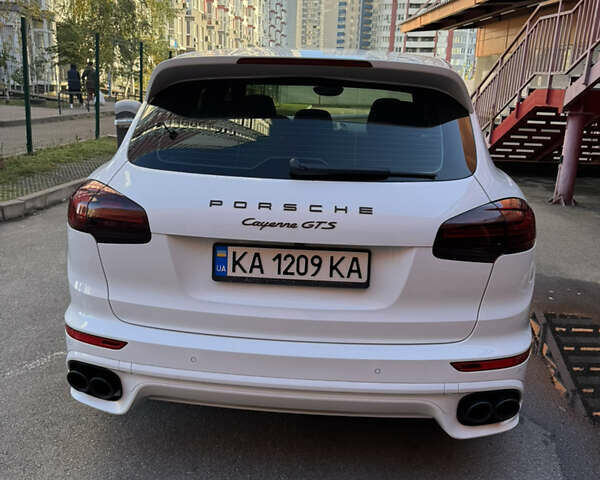 Белый Порше Каен, объемом двигателя 3.6 л и пробегом 133 тыс. км за 45000 $, фото 5 на Automoto.ua