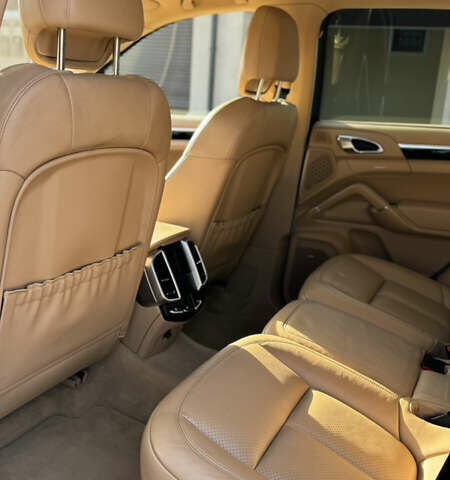 Білий Порше Cayenne, об'ємом двигуна 3 л та пробігом 99 тис. км за 32500 $, фото 24 на Automoto.ua