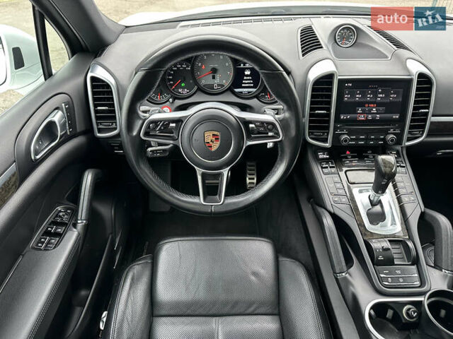 Белый Порше Каен, объемом двигателя 3.6 л и пробегом 62 тыс. км за 29999 $, фото 21 на Automoto.ua