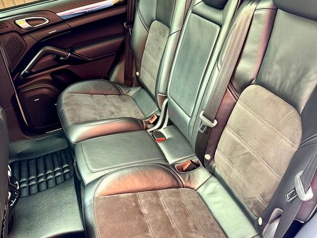 Белый Порше Каен, объемом двигателя 3 л и пробегом 120 тыс. км за 43500 $, фото 11 на Automoto.ua