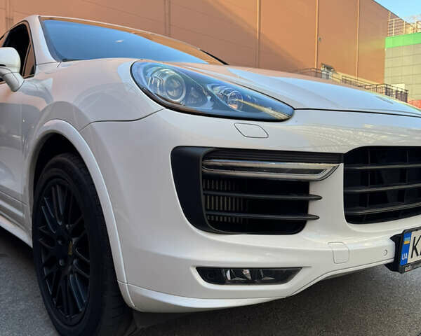 Белый Порше Каен, объемом двигателя 3.6 л и пробегом 133 тыс. км за 45000 $, фото 7 на Automoto.ua