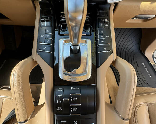 Белый Порше Каен, объемом двигателя 3.6 л и пробегом 115 тыс. км за 27000 $, фото 12 на Automoto.ua