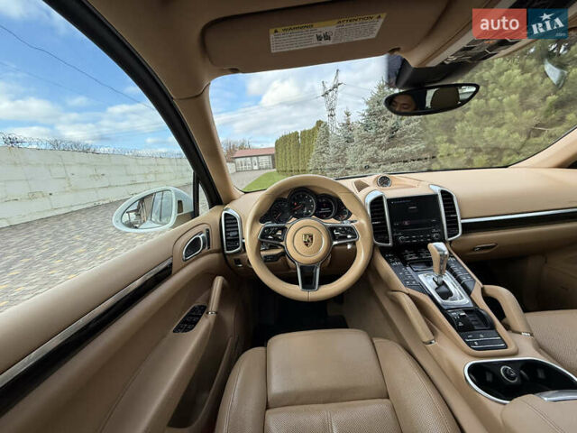 Белый Порше Каен, объемом двигателя 3.6 л и пробегом 70 тыс. км за 27000 $, фото 29 на Automoto.ua