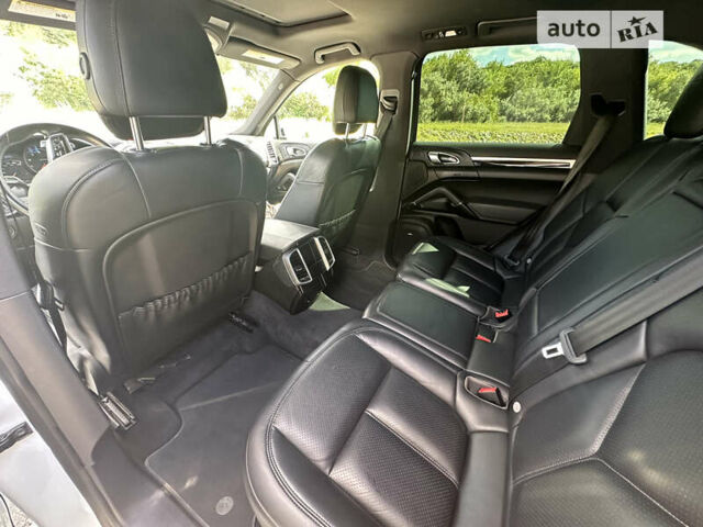 Белый Порше Каен, объемом двигателя 3.6 л и пробегом 130 тыс. км за 35000 $, фото 8 на Automoto.ua